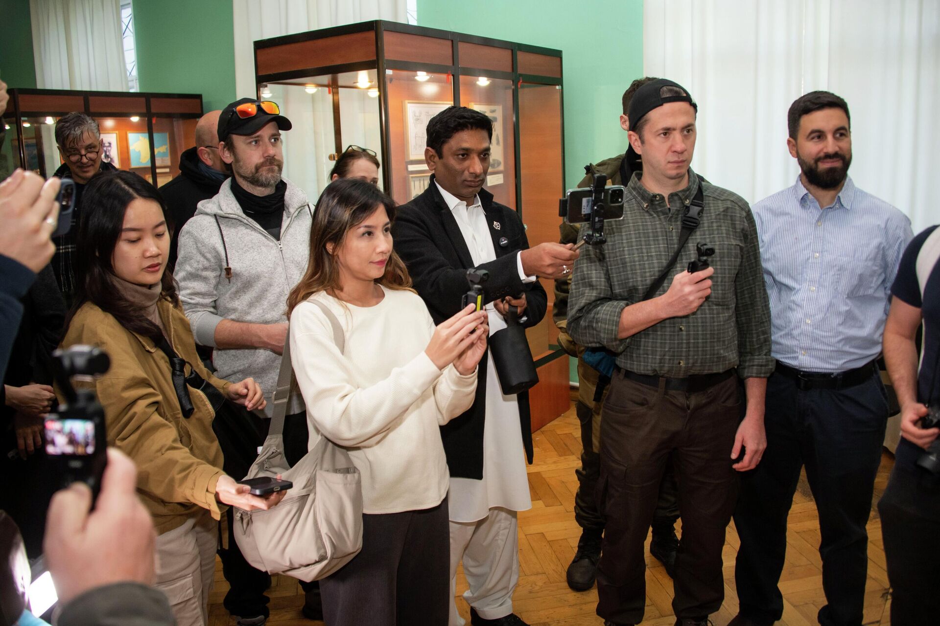 Визит иностранных журналистов и общественных деятелей в Крым в рамках проекта Иностранные журналисты за Россию - РИА Новости, 1920, 17.12.2025