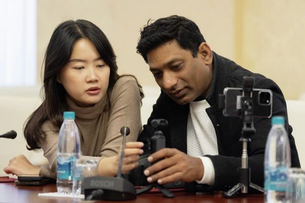 Аксенов встретился с приехавшими в Крым иностранными журналистами