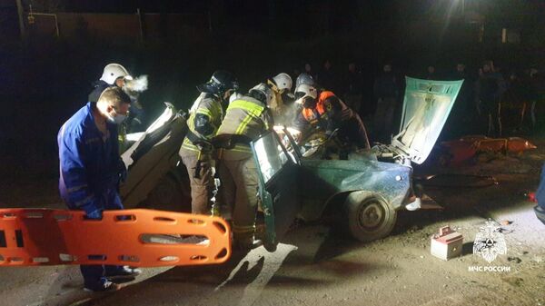 Под Судаком после ДТП водителя зажало в салоне авто