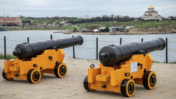Отреставрированные балаклавские пушки периода Крымской войны