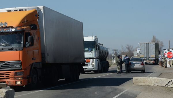 Ситуация на границе между Крымом и Украиной. Архивное фото