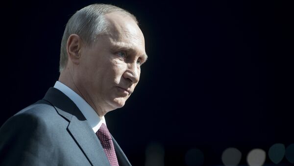 Президент России Владимир Путин отвечает на вопросы журналистов после окончания Прямой линии с Владимиром Путиным