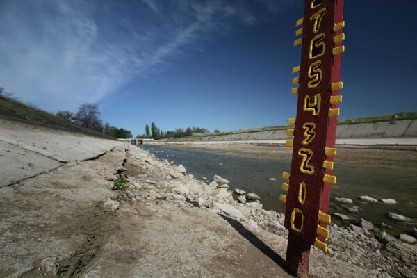 Мерные уровни, показывающие полное отсутствие воды в Северо-Крымском канале Мерные уровни, показывающие полное отсутствие воды в Северо-Крымском канале