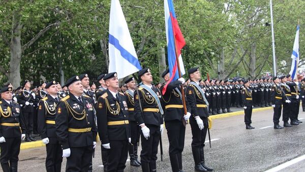 Участники Парада победителей в Севастополе 9 мая 2014 года