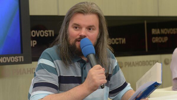 Писатель-фантаст Сергей Чекмаев во время конференции Религия и мировоззрение