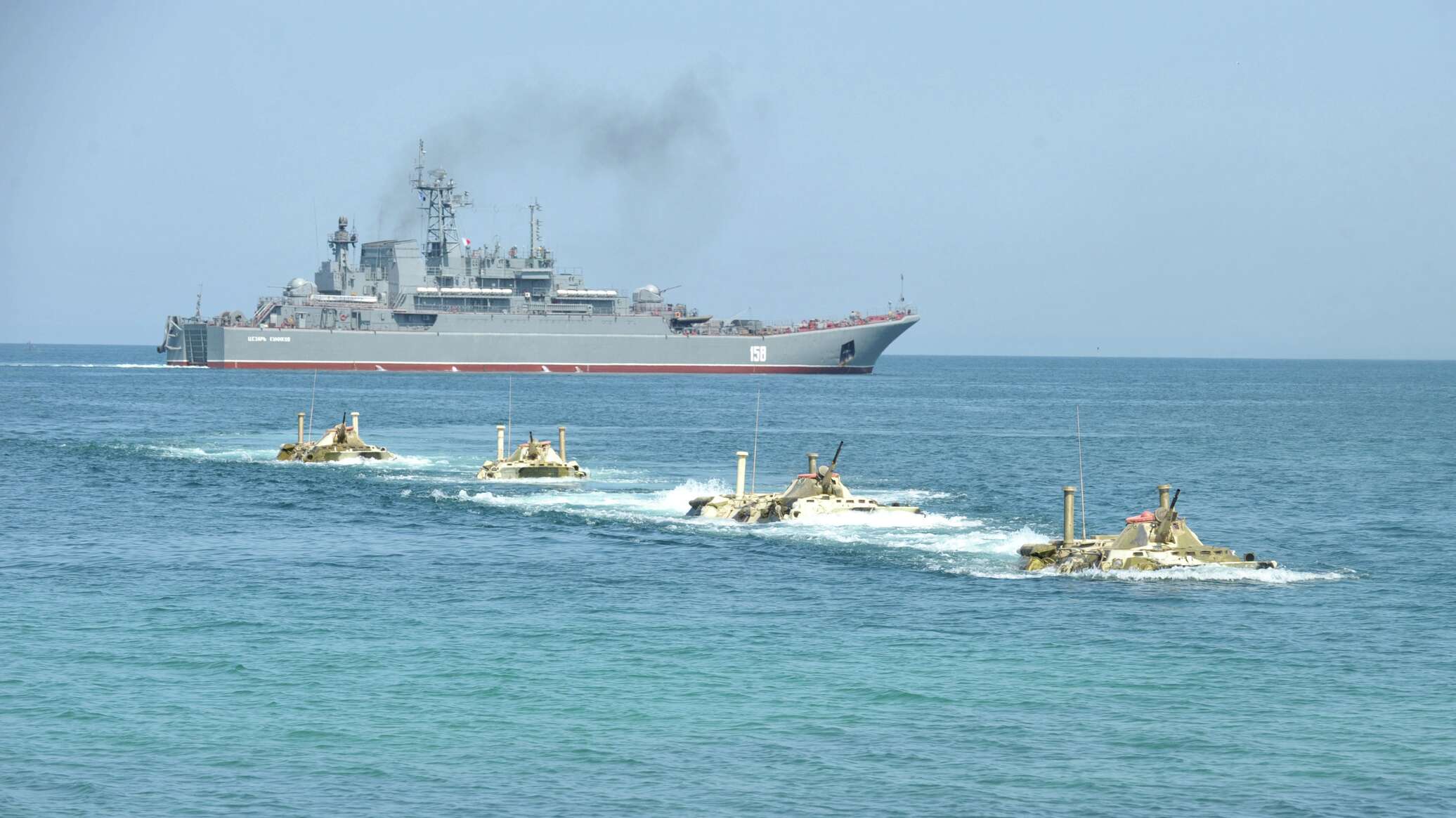 Десантный корабль в черном море. ВМФ БДК морской пехоты России. Морская пехота высадка десанта с БДК РФ. 116 Бригада речных кораблей ЧФ.