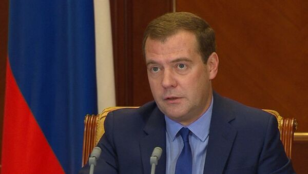 Медведев о новом сотовом операторе в Крыму, лесных пожарах и туротрасли РФ
