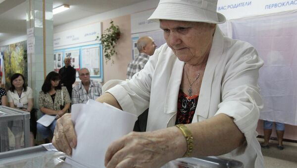 Жительница Симферополя голосует на выборах