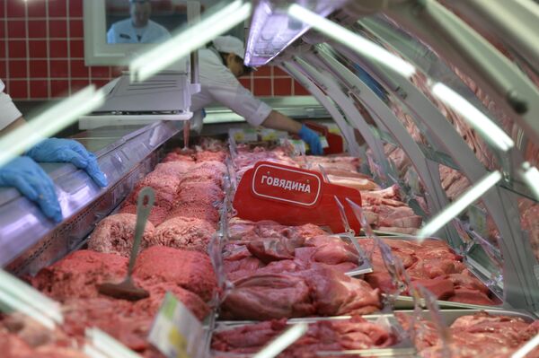 Мясной отдел гипермаркета в Новосибирске. Архивное фото Мясной отдел гипермаркета в Новосибирске. Архивное фото