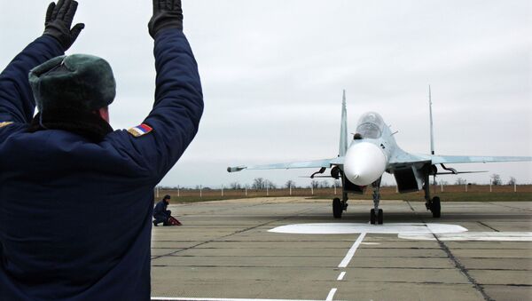 Один из самолетов Су-27 СМ, прибывший в расположение 62-го истребительного авиаполка 27-й смешанной авиадивизии ВВС России, базирующийся на аэродроме Бельбек под Севастополем