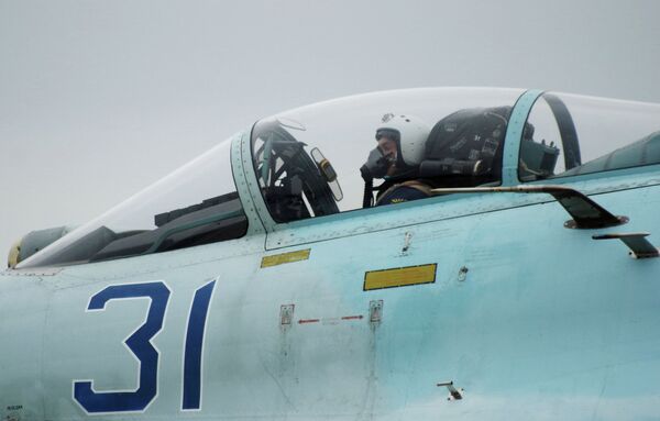 Один из самолетов Су-27 СМ, прибывший в расположение 62-го истребительного авиаполка 27-й смешанной авиадивизии ВВС России, базирующийся на аэродроме Бельбек под Севастополем Один из самолетов Су-27 СМ, прибывший в расположение 62-го истребительного авиаполка 27-й смешанной авиадивизии ВВС России, базирующийся на аэродроме Бельбек под Севастополем