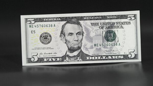 Доллары США. Архивное фото