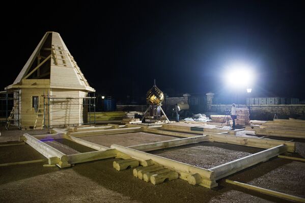 Начало строительства обыденного храма на площади у Владимирского кафедрального собора в Херсонесе