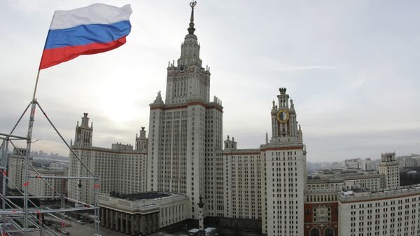 Вид на Главное здание Московского государственного университета им. М.В.Ломоносова. Архивное фото Вид на Главное здание Московского государственного университета им. М.В.Ломоносова. Архивное фото