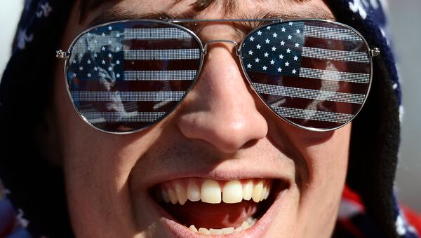 Отражение флага США в очках