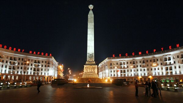 Ночной вид площади Победы в городе Минске