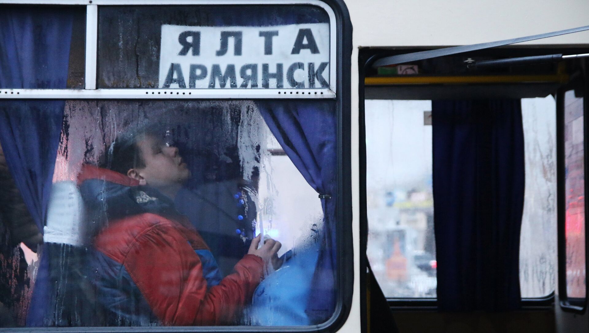 Пассажиры в междугороднем автобусе. Архивное фото - РИА Новости, 1920, 19.02.2019