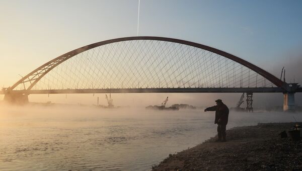 Подготовка к открытию автомобильного моста через реку Обь в Новосибирске