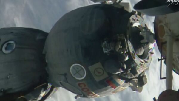 Отстыковка от МКС корабля Союз с космонавтами на борту. Кадры из космоса