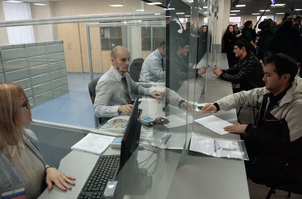 Выдача первых патентов в Едином миграционном центре Московской области Выдача первых патентов в Едином миграционном центре Московской области