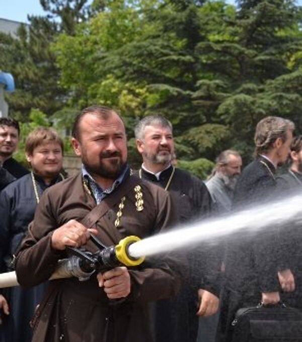 Священнослужители Крыма обучаются самостоятельно тушить пожары