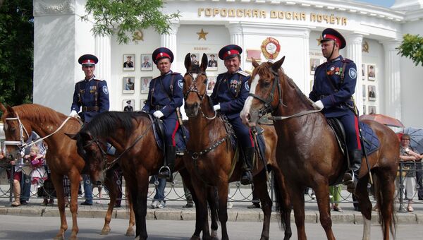 Казаки во время конного перехода в Крыму