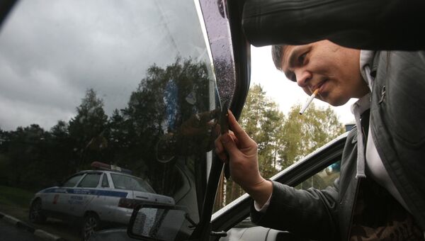 Проверка уровня тонирования стекол автомобилей в Москве