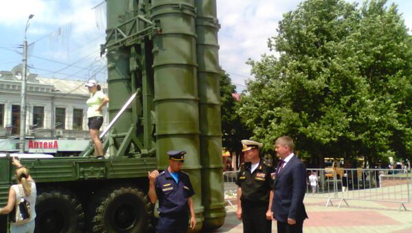 Демонстрация военной техники в Симферополе