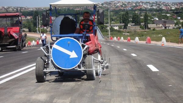 Завершение ремонта дороги Мирное-Дубки на месте обвала в Симферополе