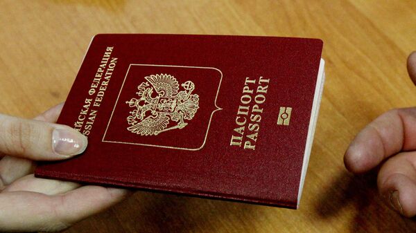 Оформление и выдача биометрических заграничных паспортов. Архивное фото