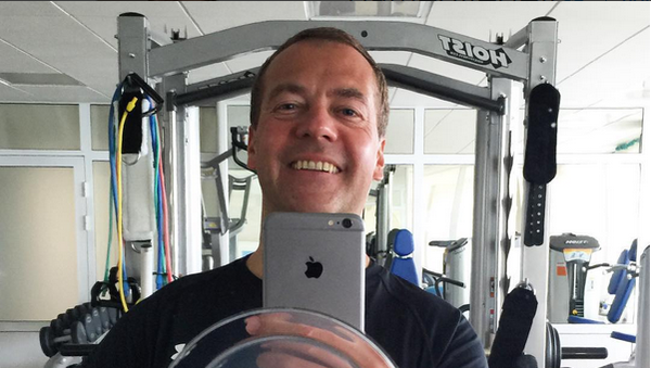 Число подписчиков премьер-министра РФ Дмитрия Медведева в Instagram превысило 1,5 миллиона