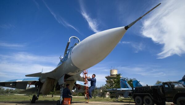 Тренировочные полеты летчиков палубной авиации на тренажере Нитка в Крыму