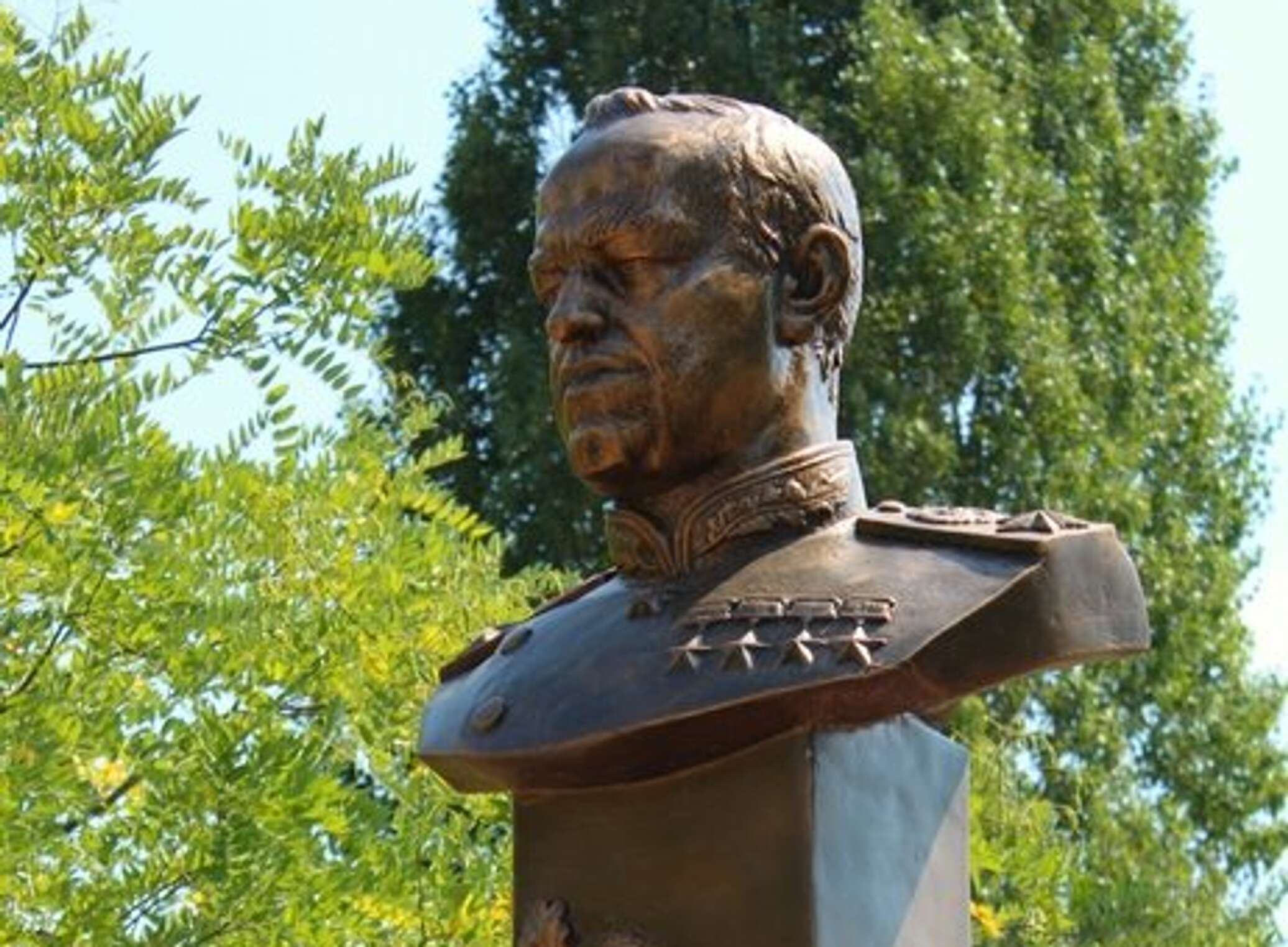 Памятник Жукову в Симферополе