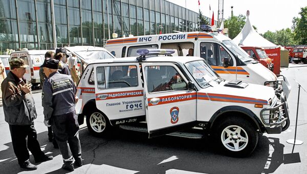 Машины МЧС, представленные на 7-ой Международной выставке Средства спасения-2002. Природная, техногенная и пожарная безопасность России