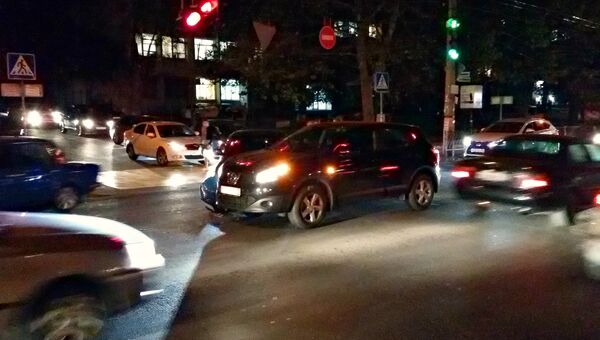 В Симферополе водитель ценой своей машины спас пешеходов