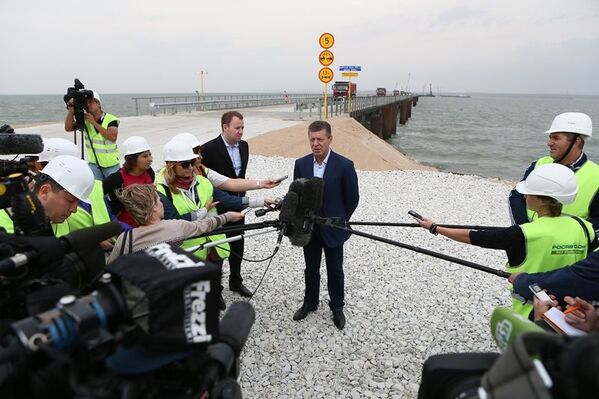 Дмитрий Козак проверил ход подготовки к началу строительства моста через Керченский пролив