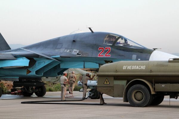 Российская боевая авиация на аэродроме около Латакии Российская боевая авиация на аэродроме около Латакии
