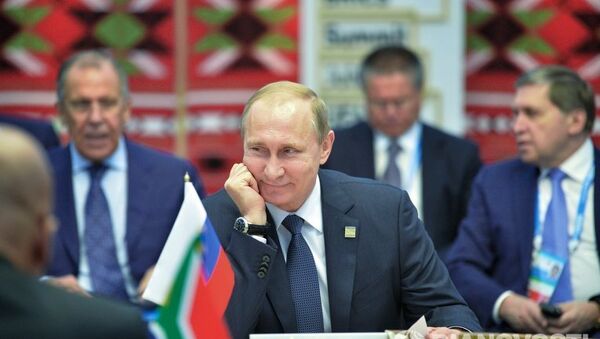 Владимир Путин во время встречи с лидерами БРИКС в узком составе в Уфе, 9 июля 2015 года.