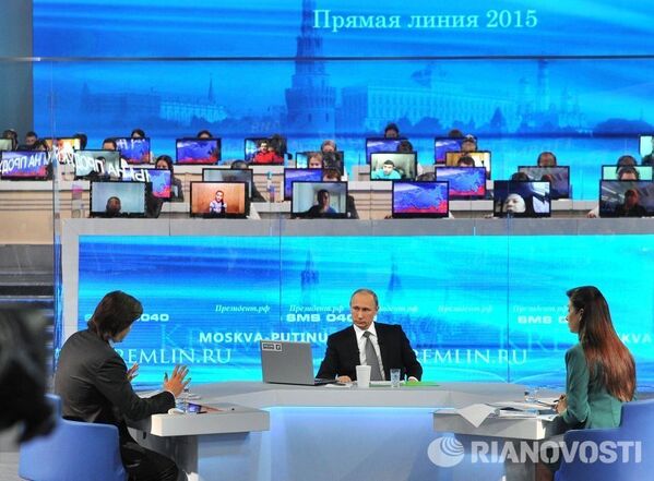 Владимир Путин отвечает на вопросы россиян в ежегодной специальной программе Прямая линия с Владимиром Путиным в эфире российских телеканалов и радиостанций, 16 апреля 2015 года.