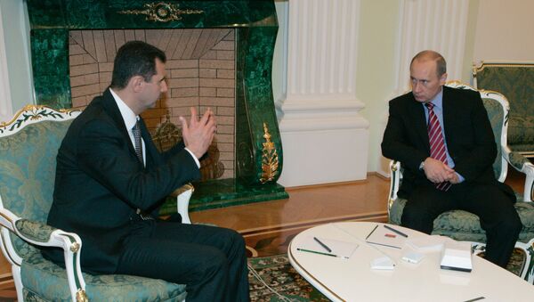 Президент Сирии Башар Асад и президент России Владимир Путин (слева направо) во время встречи в Кремле