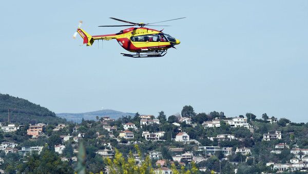 Вертолет со спасателями во Франции