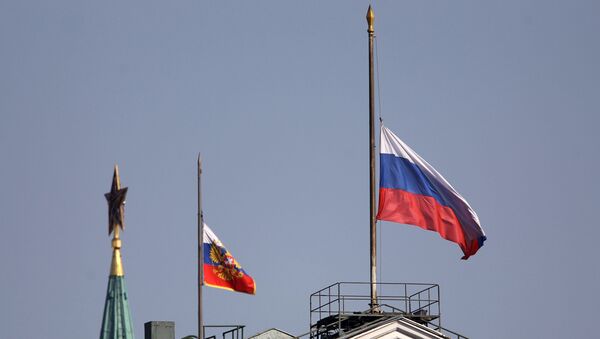Приспущен штандарт президента РФ и российский флаг в Кремле