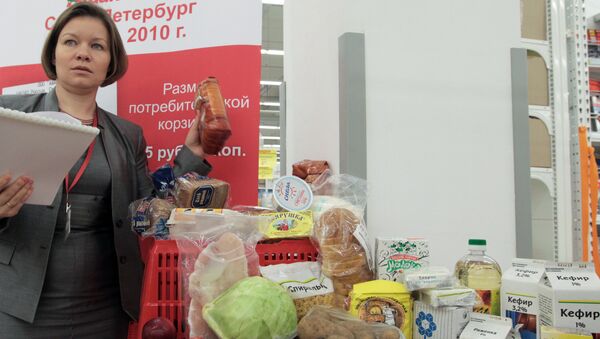 Потребительская корзина представлена в одном из гипермаркетов Санкт-Петербурга