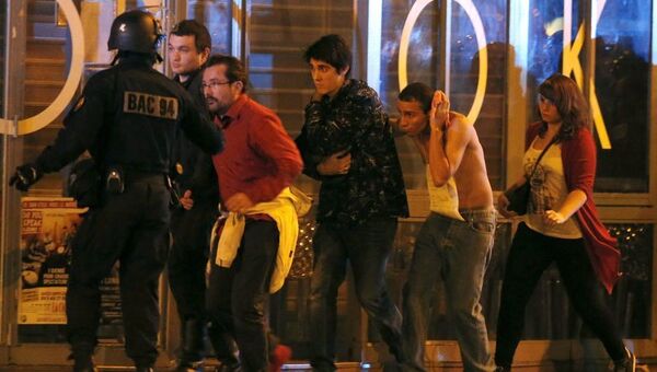 Теракты в Париже: сотни жертв, хаос на улицах и режим ЧП