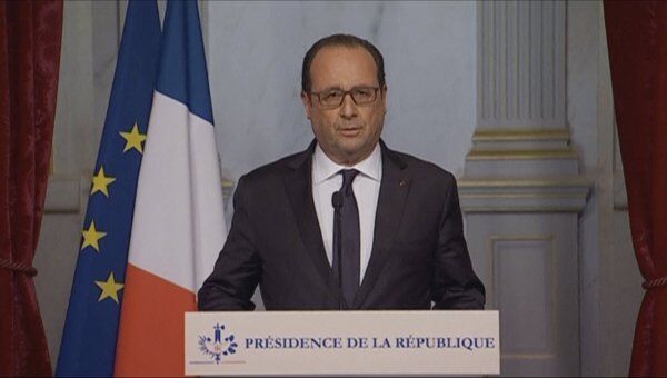 Президент Франции Франсуа Олланд во время выступления в связи с терактами в Париже, 13 ноября 2015