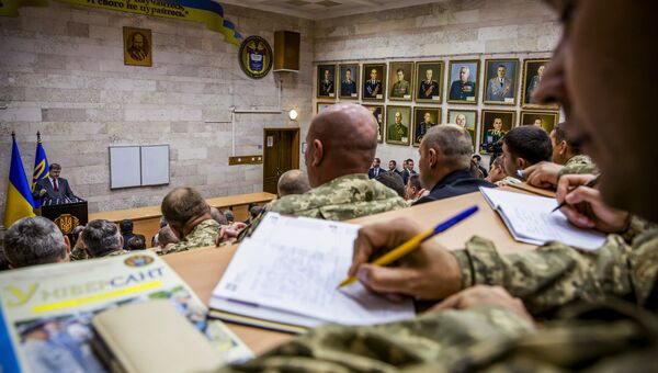 П.Порошенко выступил перед офицерами на учебно-методических сборах в военном институте КНУ им. Шевченко