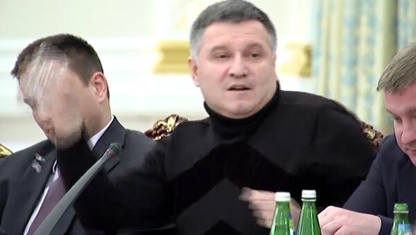 Аваков бросил в Саакашвили стакан с водой. Кадры инцидента