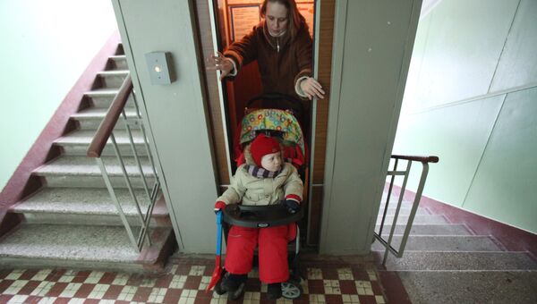 Работа лифта в одном из московских домов
