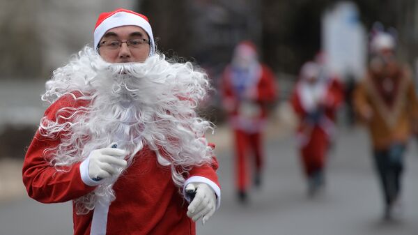 Дед Мороз бежит