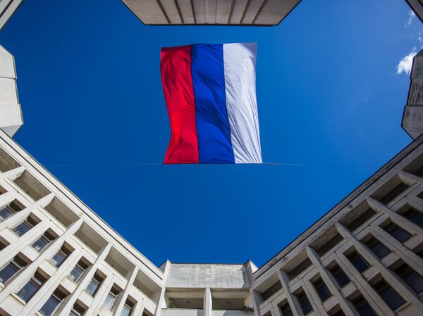 Флаг России над зданием Госсовета Крыма в Симферополе Флаг России над зданием Госсовета Крыма в Симферополе